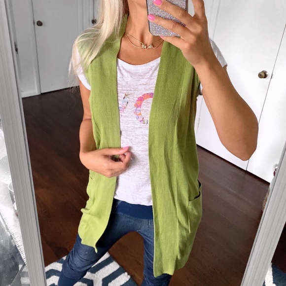 🌳 WALLIS GRASS GREEN KNIT VEST! - Picture 1 of 8